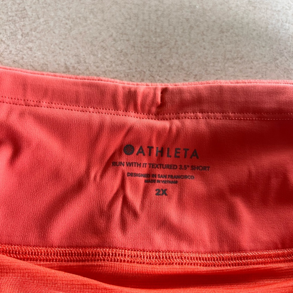 Athleta run with it 3.5” short